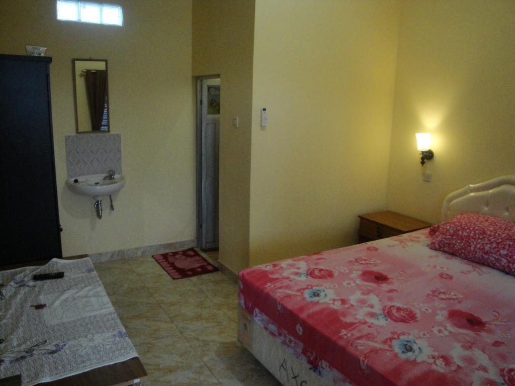 Puji Homestay Mataram Eksteriør bilde