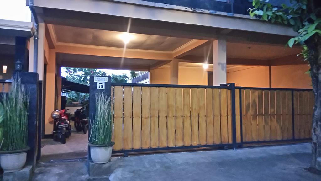 Puji Homestay Mataram Eksteriør bilde